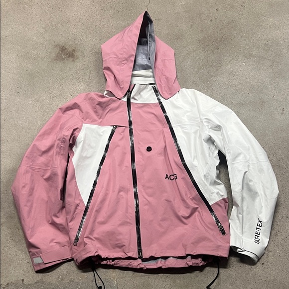Nike ACG Two-Tone Pink and White Ski Jacket - Picture 1 of 4